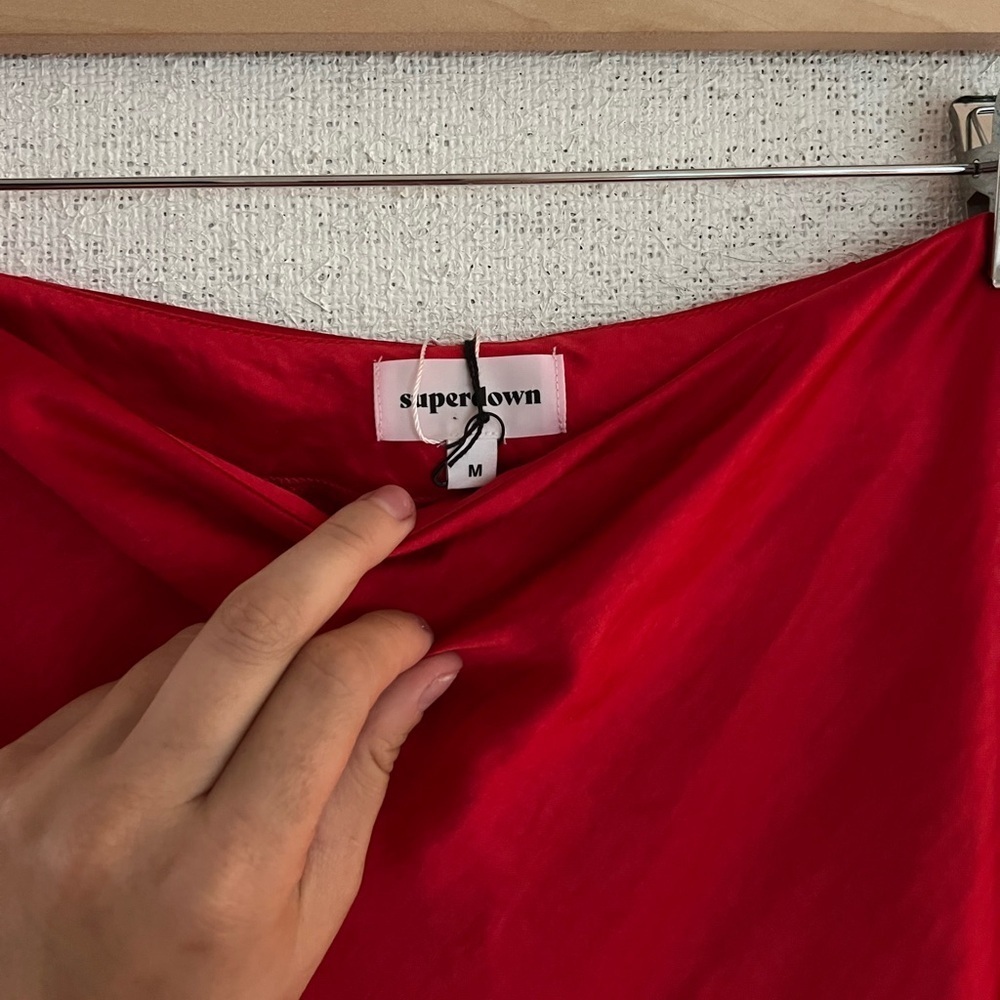 Superdown Red ‘Calla’ Satin Skirt - Picture 3 of 10